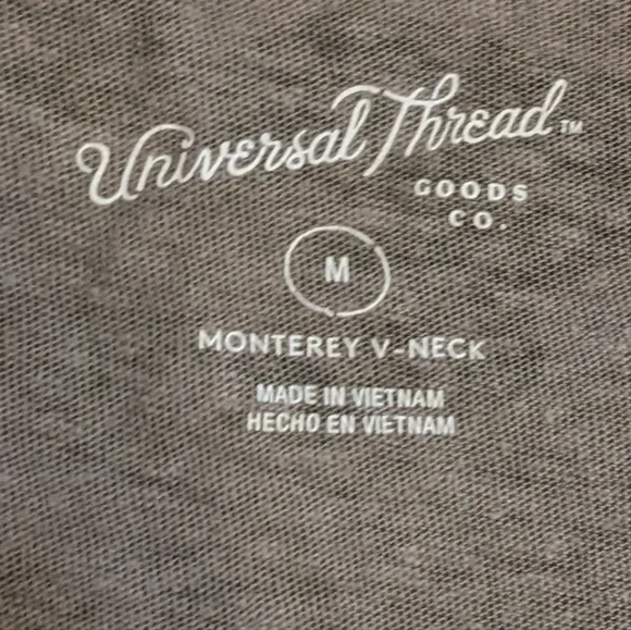 Universal thread Monterey V-neck tee shirt in camo print size Medium - Picture 4 of 6